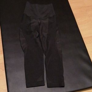 Nike compressions capri